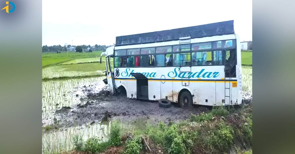 నల్గొండలో ఘోర రోడ్డు ప్రమాదం.. ఒ‍క్కసారిగా బస్సు టైరు పేలటంతో..