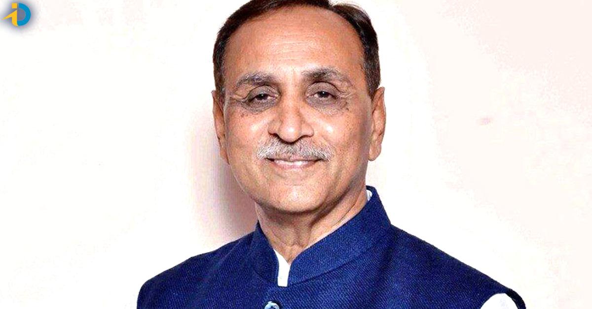 బ్రేకింగ్: గుజరాత్‌ మాజీ సీఎం విజయ్‌ రూపానీ తప్పిన ప్రమాదం!