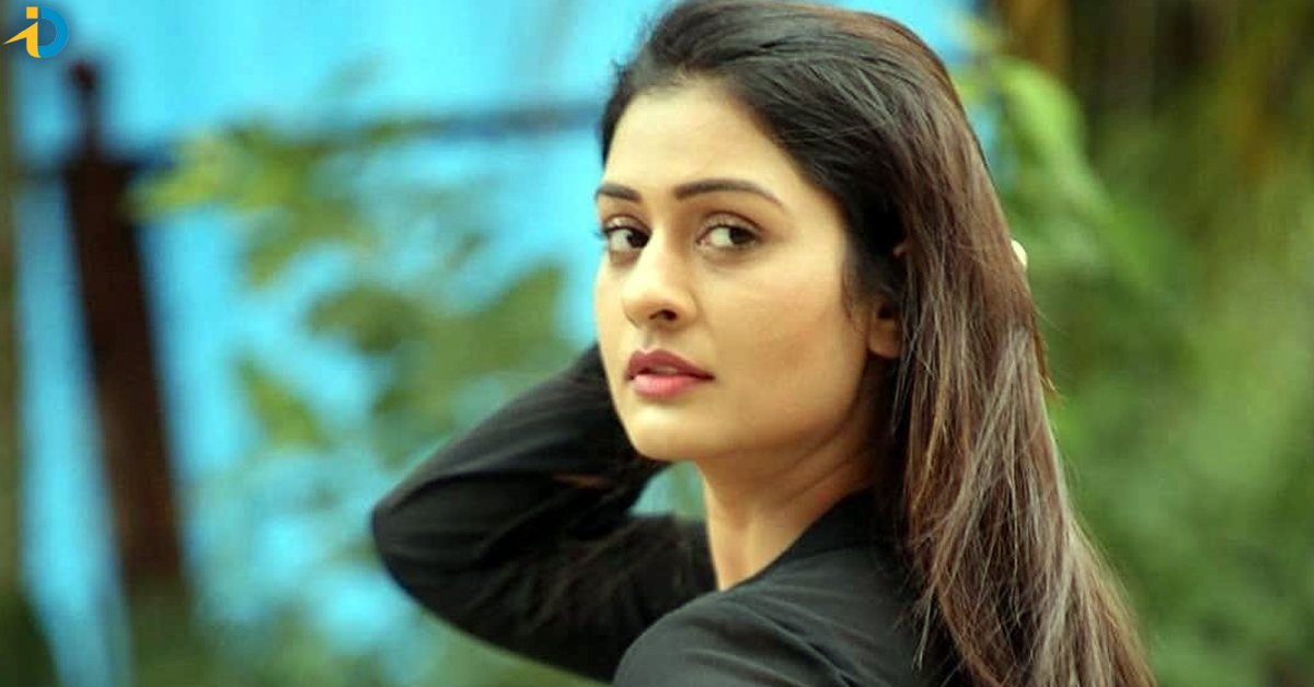 payal rajput getting emotional