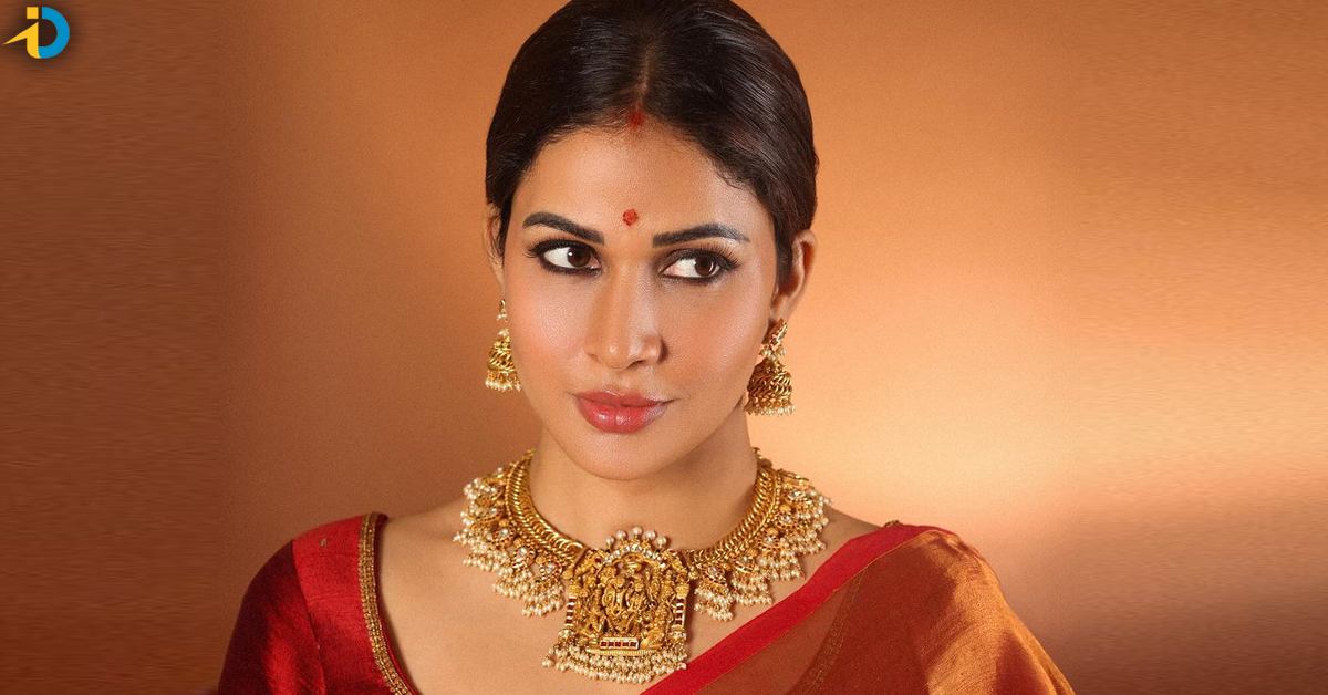 Magnificent jewelry on Lavanya's neck!