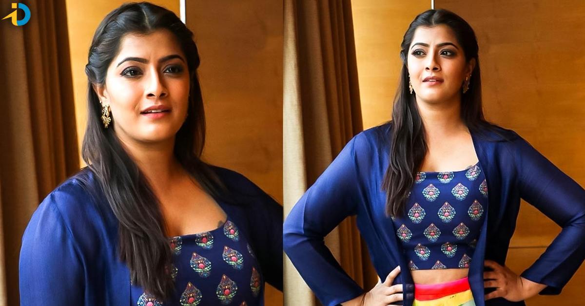 varalakshmi sarath kumar child pics 