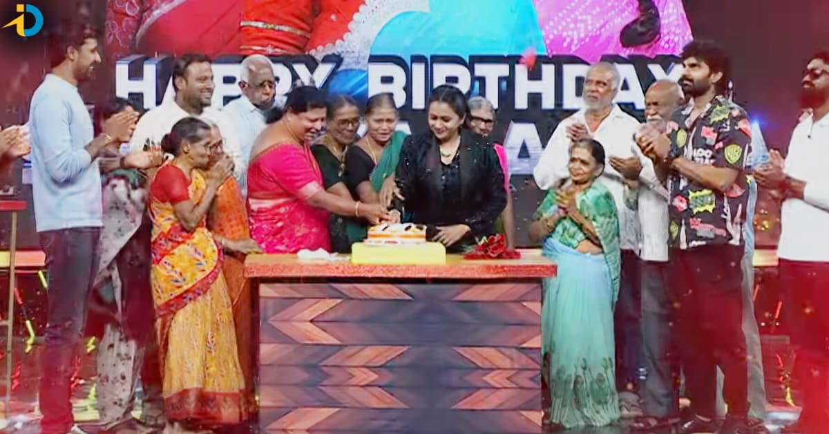 Anchor suma helping poor elder peoples