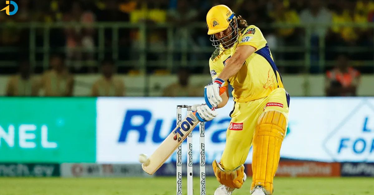 Dhoni who showed universal form