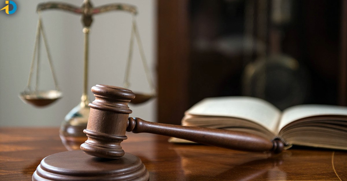 Magistrate undressed in court