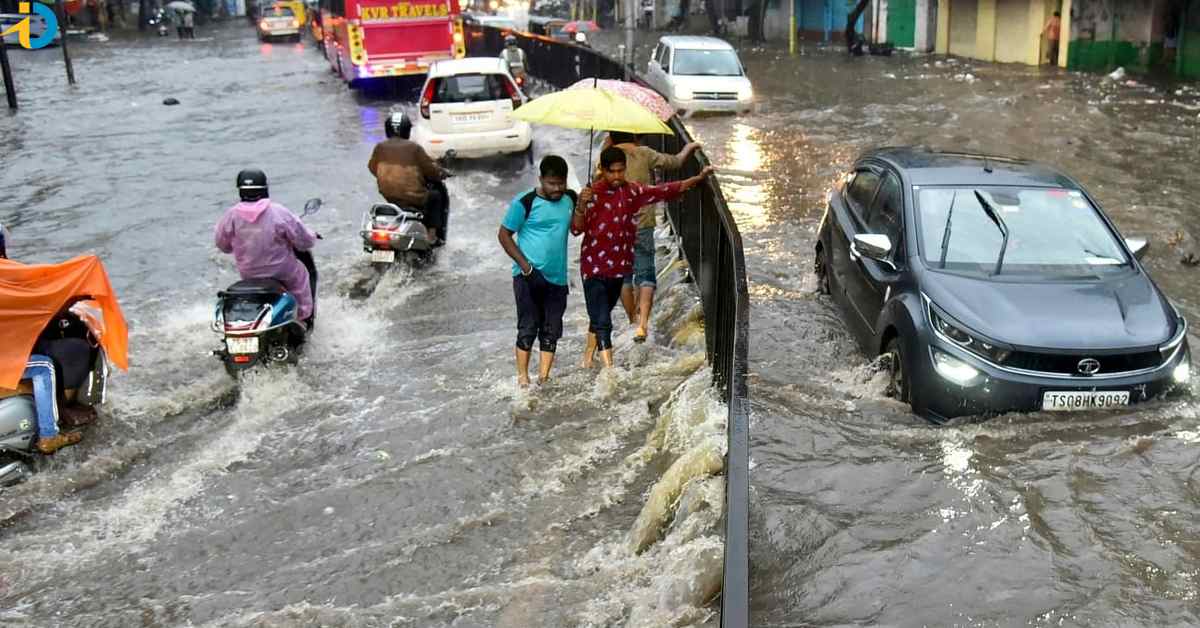 Heavy rains in Telangana, yellow alert for 13 districts