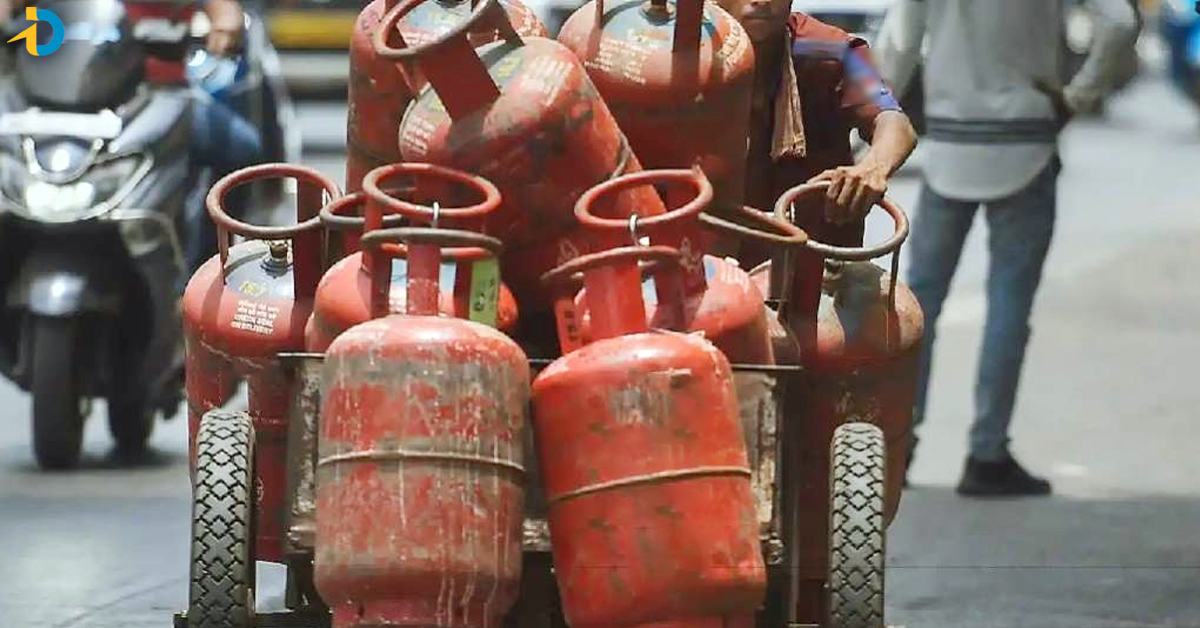 Gas Cylinder: సామాన్యుల నెత్తిన పిడుగు.. పెరిగిన గ్యాస్‌ సిలిండర్‌ ధర