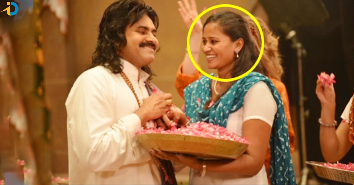 ఈ ఫోటోలో అమ్మాయి ఎవరో తెలుసా.. పవన్ కి క్రేజీ ఫ్యాన్