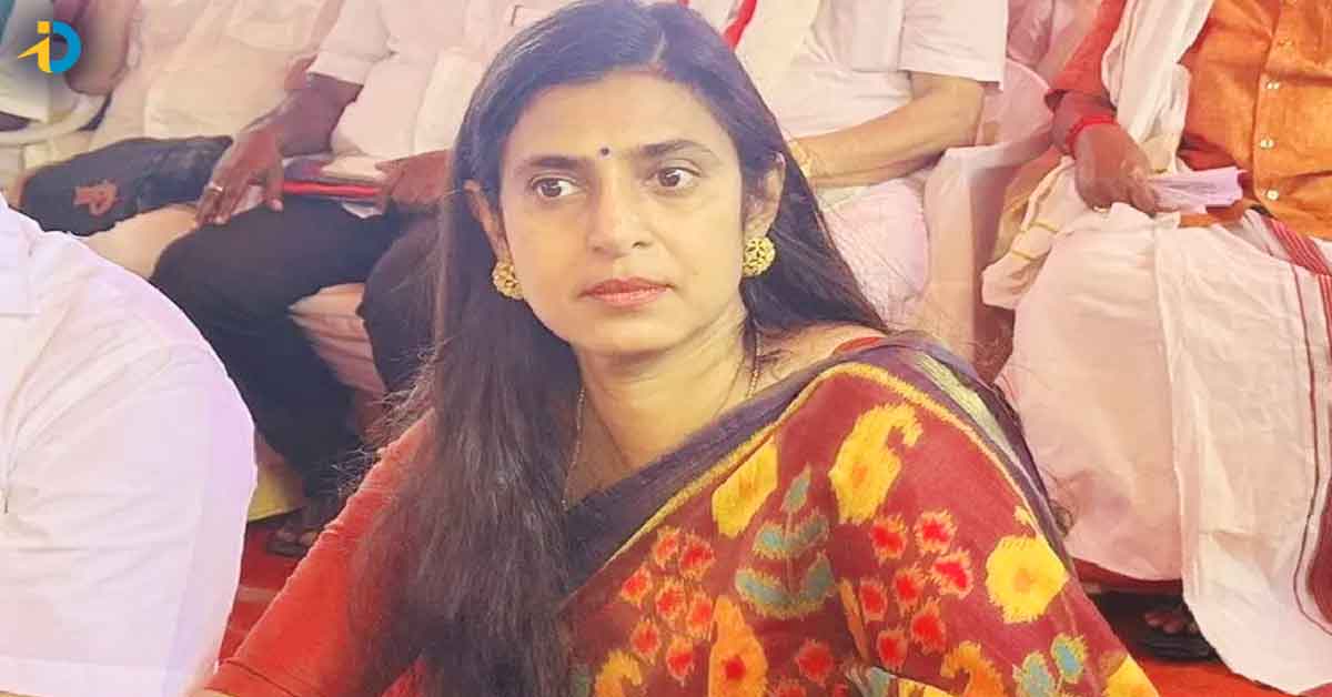 తెలుగువారిపై కాంట్రవర్సీ కామెంట్స్.. పరారీలో సినీ నటి కస్తూరి