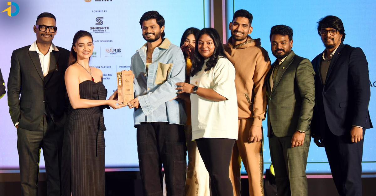 స్టార్ హీరో విజయ్ దేవరకొండ ‘రౌడీ వేర్’ బ్రాండ్ కు “ఔట్ లుక్ ఇండియా బిజినెస్ అవార్డ్”