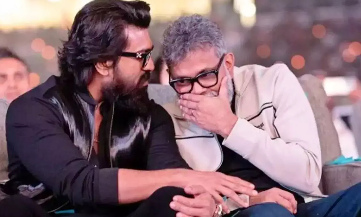 సుకుమార్ యూనివర్స్ లో చరణ్ కూడా !